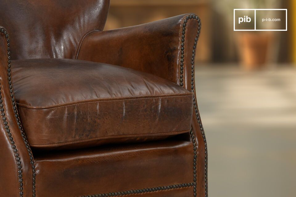 Breng tijdloze elegantie in je interieur met deze leren fauteuil geïnspireerd op de gezellige