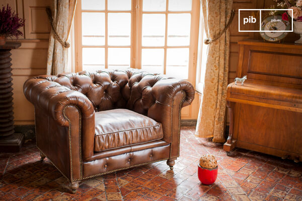 Bring a touch of English club to your living room with the Saint Paul armchair