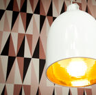 De binnenzijde van het onderstel is goudkleurig voor een prachtig licht.