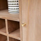 Die vier Linien der Tür sorgen für einen grafischen Touch.