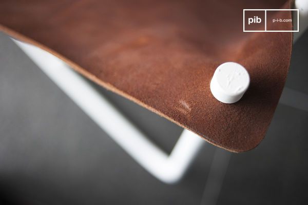 Het ontwerp is minimalistisch met een witte structuur.