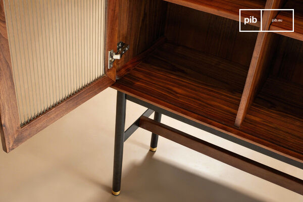 It is a piece that structures the space without weighing it down