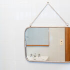 Retro stijl wandspiegel met ketting.