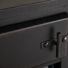 Los detalles envejecidos le dan un encanto crudo