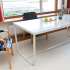 Structure with rounded lines that gives elegance and lightness.