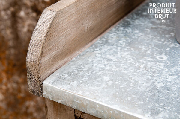 Charmanter und zeitloser Beistelltisch aus Holz