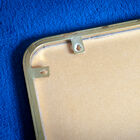 The materials used are robust and give the mirror a high degree of solidity.