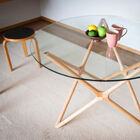 Het glazen blad heeft een stervormige structuur.