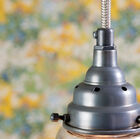 Detail van de metalen structuur en vlecht.