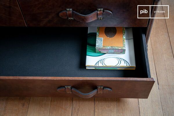 The cotton-lined drawers bear witness to refined craftsmanship.