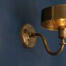De Ambergouden Messing wandlamp brengt een vleugje warmte en een zachte sfeer in het interieur van