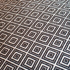 Bonitos diseños étnicos para un sillón totalmente tejido.