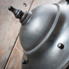 L'étanchéité est assurée par quatre vis et un joint invisible.