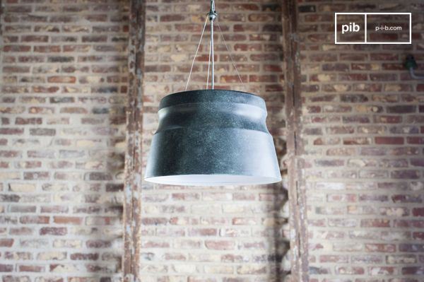 Charmante suspension style indus'.