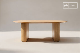 Grande table de repas en bois clair Solna