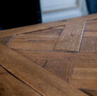 Das Tablett ist durch einen Lack geschützt, um eine einfache Reinigung und Haltbarkeit zu gewährleisten.