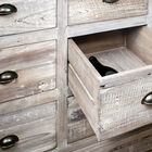 Negen lades, waarvan zes met trompe-l'oeil gevoerd voor meer gemak.