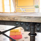 Structuur in gelakt metaal met een mooie bruine tint.