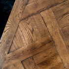 Het hout biedt rijke kleurnuances en een organische uitstraling.