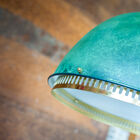 Grote metalen hanglamp in vintage stijl.