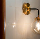 The purity of glass and the elegance of golden aluminium.