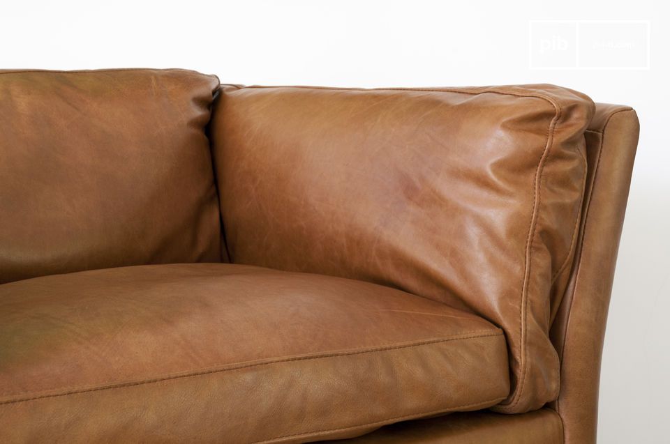 Leather carefully selected for its comfort and robustness.
