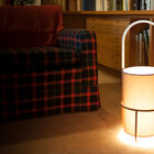 Prachtige lamp te plaatsen met een ronde handgreep.