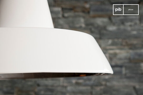 The hanging lamp is entirely made of white porcelain and impresses with the simplicity of its style