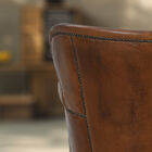 Its enveloping backrest and generous seat provide plush comfort while remaining compact (72 cm