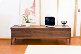Walnuss-TV-Schrank Hemët