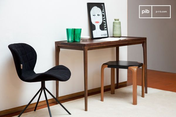 The rounded legs and edges will delight lovers of noble wood.