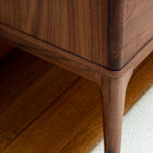 The thin base is very elegant.