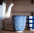 De Hivana theeset bestaat uit een theepot en vier kopjes