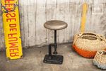 Hocker aus Metall