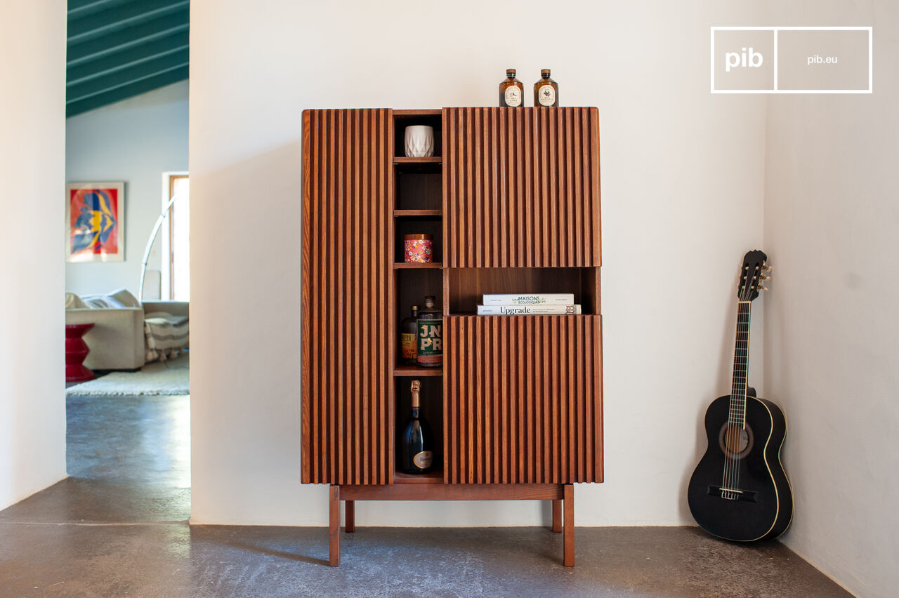 Hohes Sideboard aus nussbaumfarbenem Holz Pillar