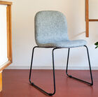 Sessel mit eleganter Silhouette und schlanken Rundungen.