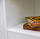 We bewonderen de delicate matwit gelakte afwerking.