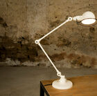 The lamp consists of 30-centimetre arms that can be easily adjusted.