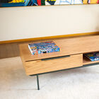 Deze salontafel zal een belangrijke ontwerp troef zijn in uw kamer.