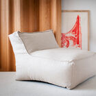 Open haard stoel is zacht en zeer comfortabel.