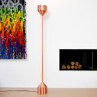 Grote Scandinavische stijl vloerlamp.