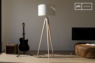 Light wood tripod lamp