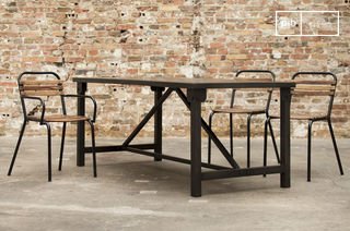 Grijze metalen eetkamertafel