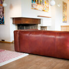 De rugleuning is laag en biedt minder visuele impact en aangenaam comfort.