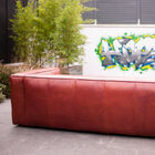 Een eenvoudige achterkant met een subtiel vleugje verfijning.