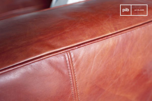 Coral tone of the leather which gives a soft warmth to the sofa.