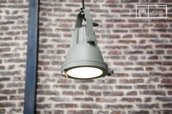 Bellissima lampada retrò tra il verde e il grigio.