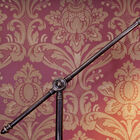 Elegante corpo in metallo avvolto in una lamina d'argento.