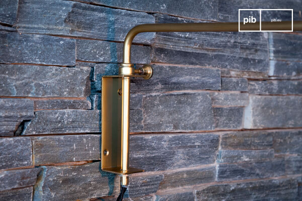 Il supporto ha un sublime colore dorato.