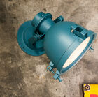 Lampada dal design decisamente industriale blu petrolio.